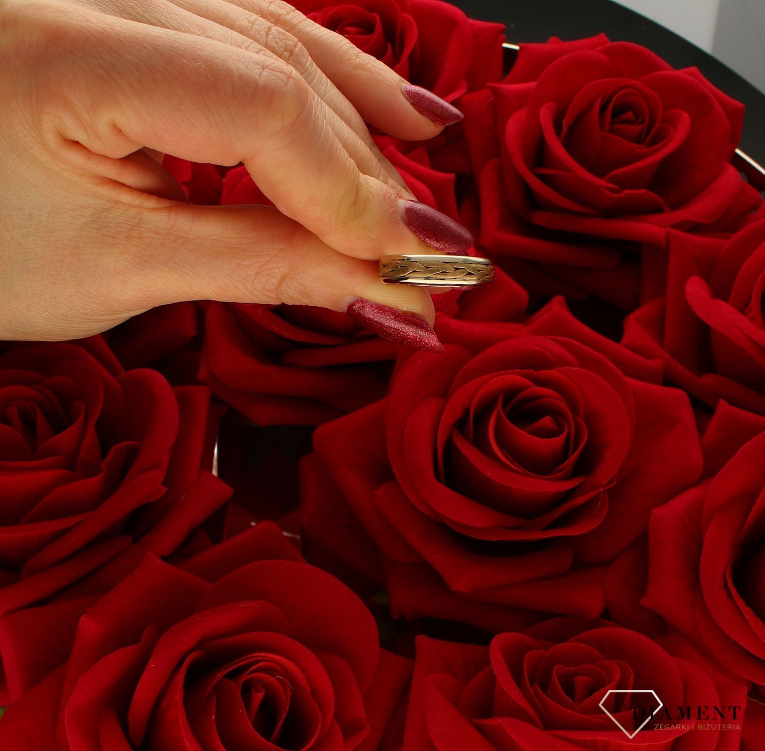 Złota obrączka damska 585 półokrągła 5 mm z warkoczem  Żółte i białe złoto.jpg